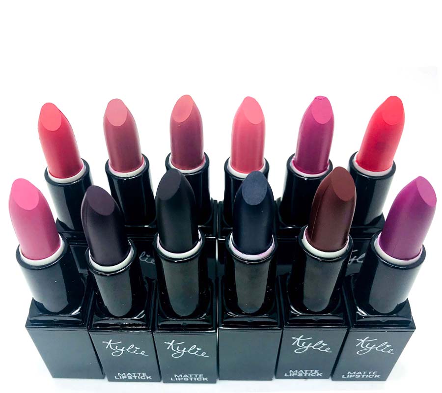 Помада matte. Kylie Matte Lipstick. Матовая помада Kylie Matte. Kylie 808 Matte. Кайли мате Липстик.